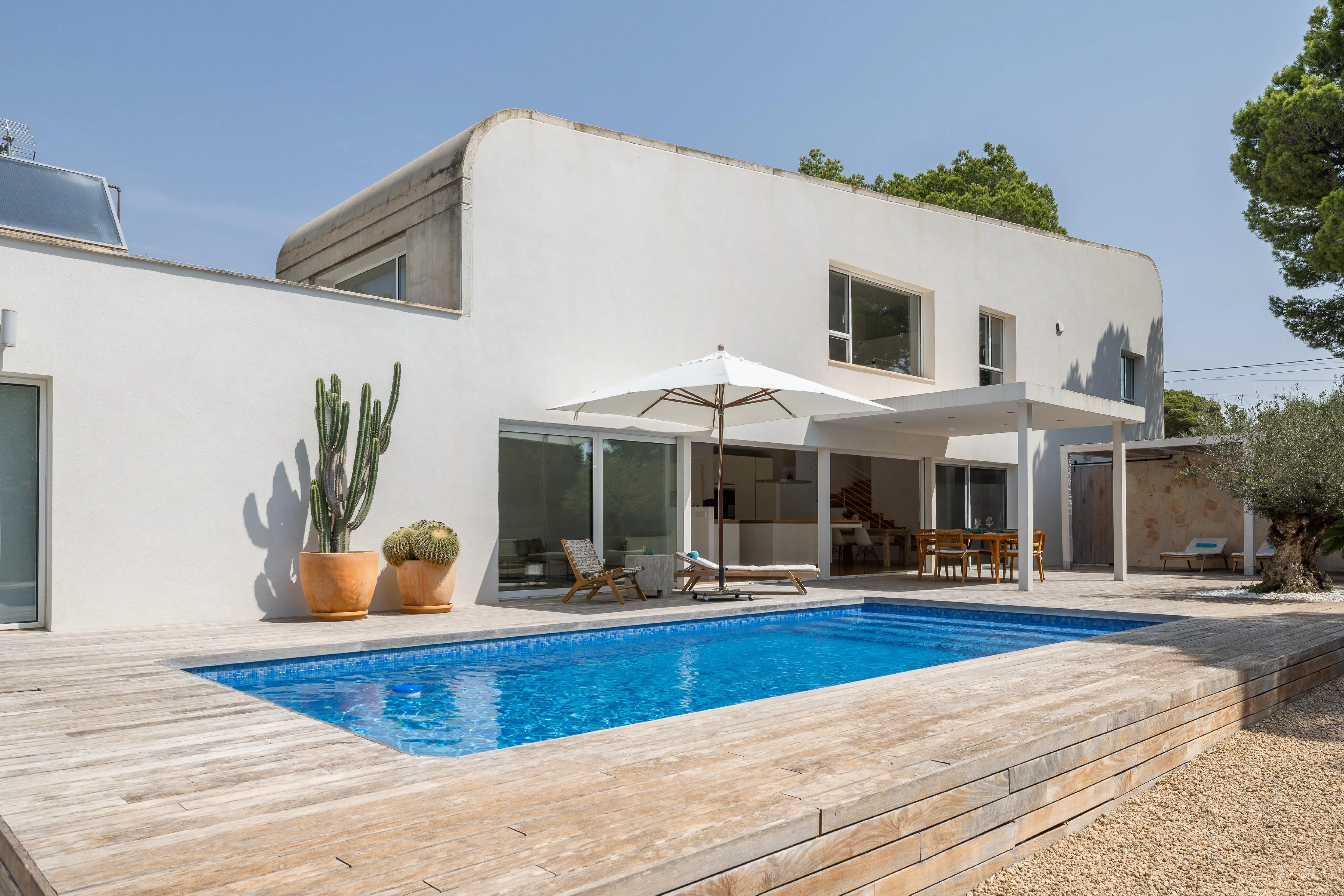 Modern stuga med modern design och dubbel tomt-3