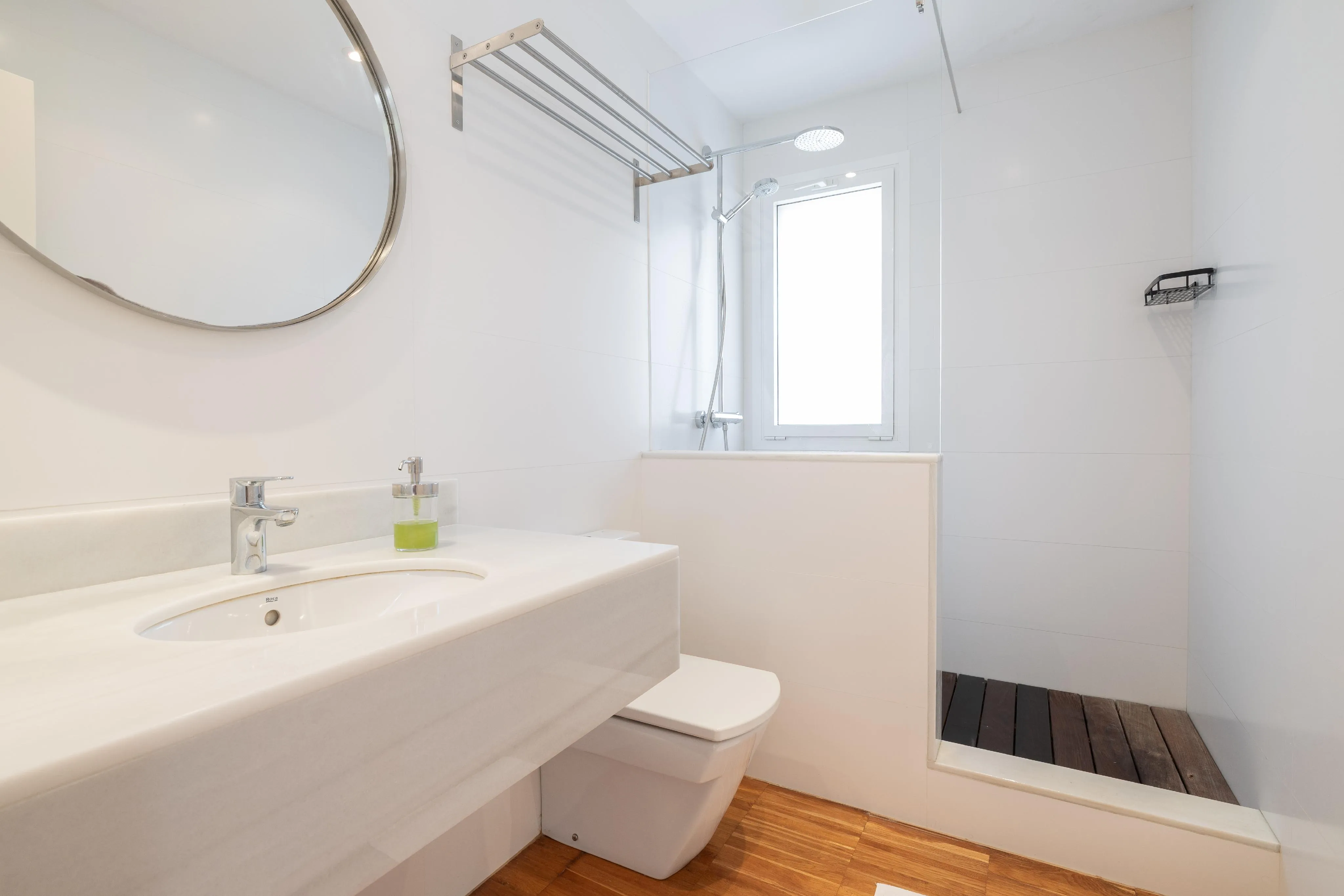 Modern stuga med modern design och dubbel tomt-11