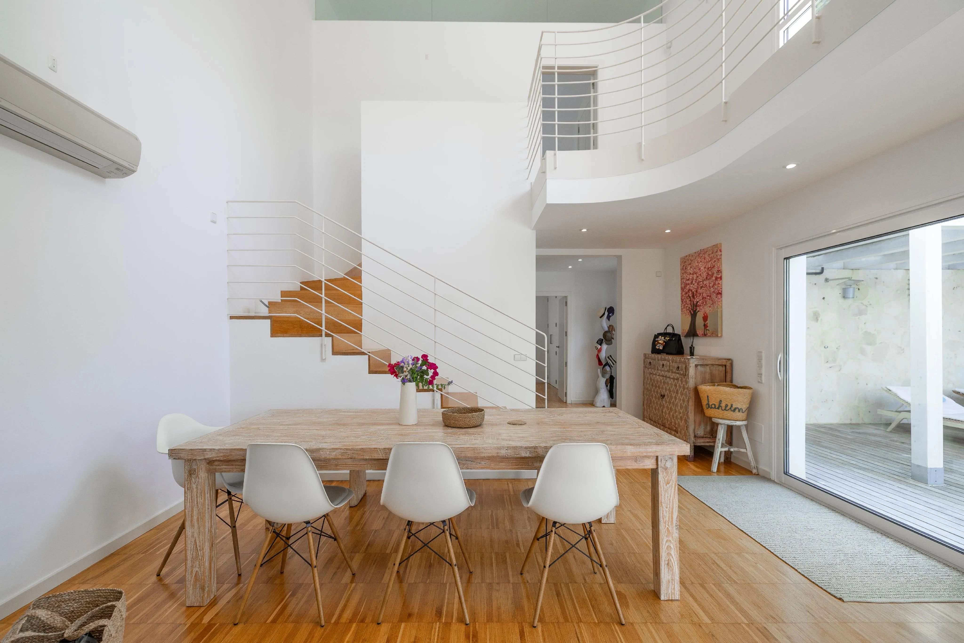 Modern stuga med modern design och dubbel tomt-6