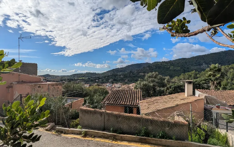Building land with magnificent panoramic views in a prime location of Alaró