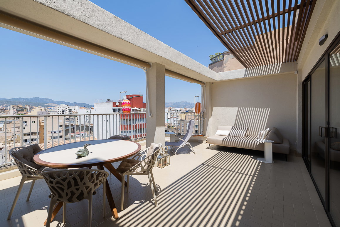 Bright modern apartment with sunny terrace and views of the mountains and the sea-2