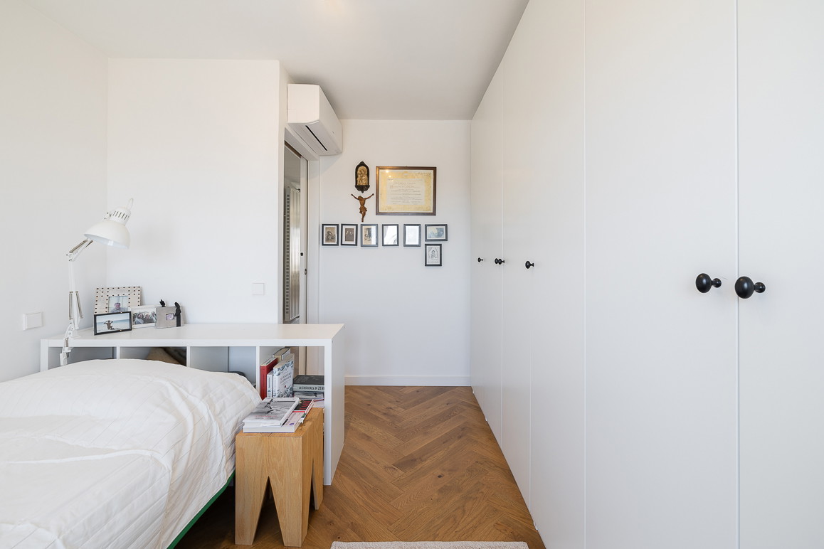 Bright modern apartment with sunny terrace and views of the mountains and the sea-15