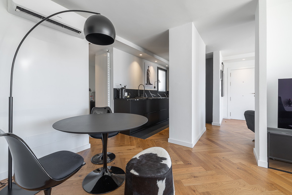 Bright modern apartment with sunny terrace and views of the mountains and the sea-5