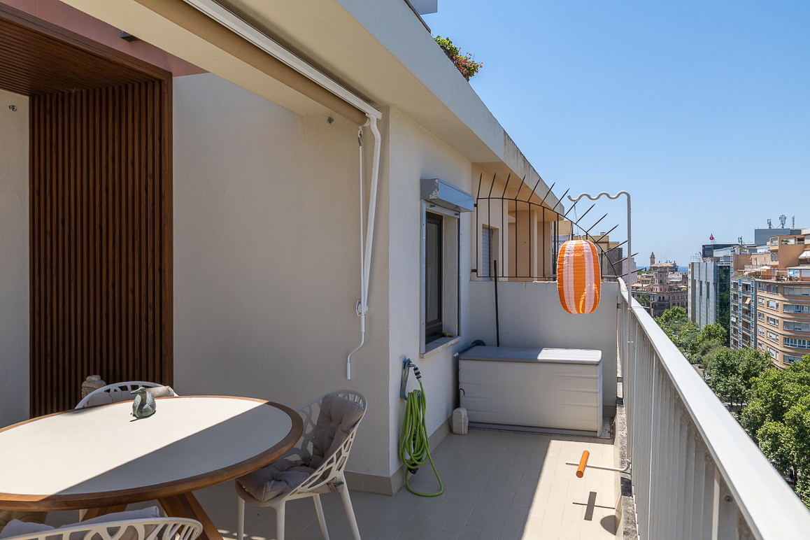 Bright modern apartment with sunny terrace and views of the mountains and the sea-9