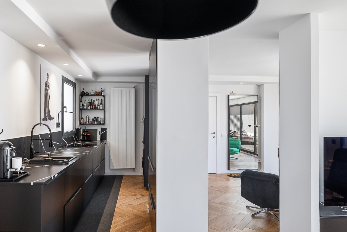 Bright modern apartment with sunny terrace and views of the mountains and the sea-11