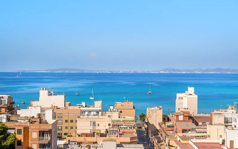 Renoverad lägenhet med havsutsikt i El Arenal