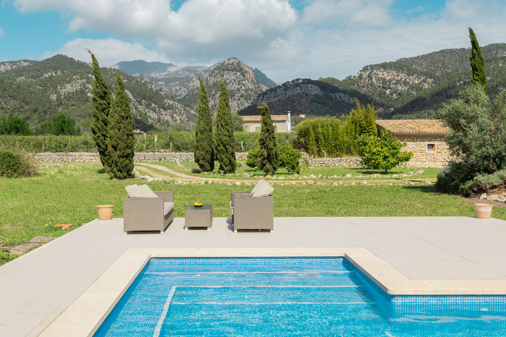 Finca with pool, garden and mountain views near Selva