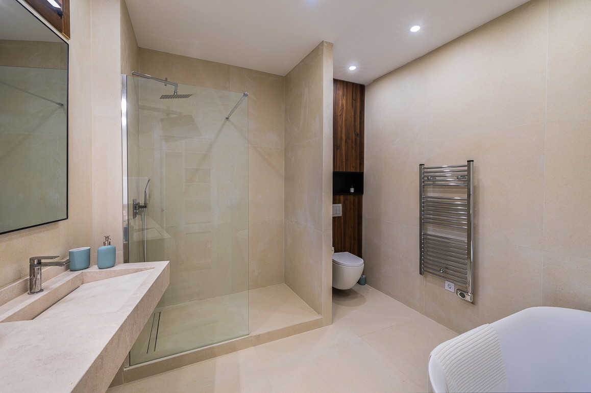 Duplex penthouse with separate guest apartment in a pedestrian zone-12