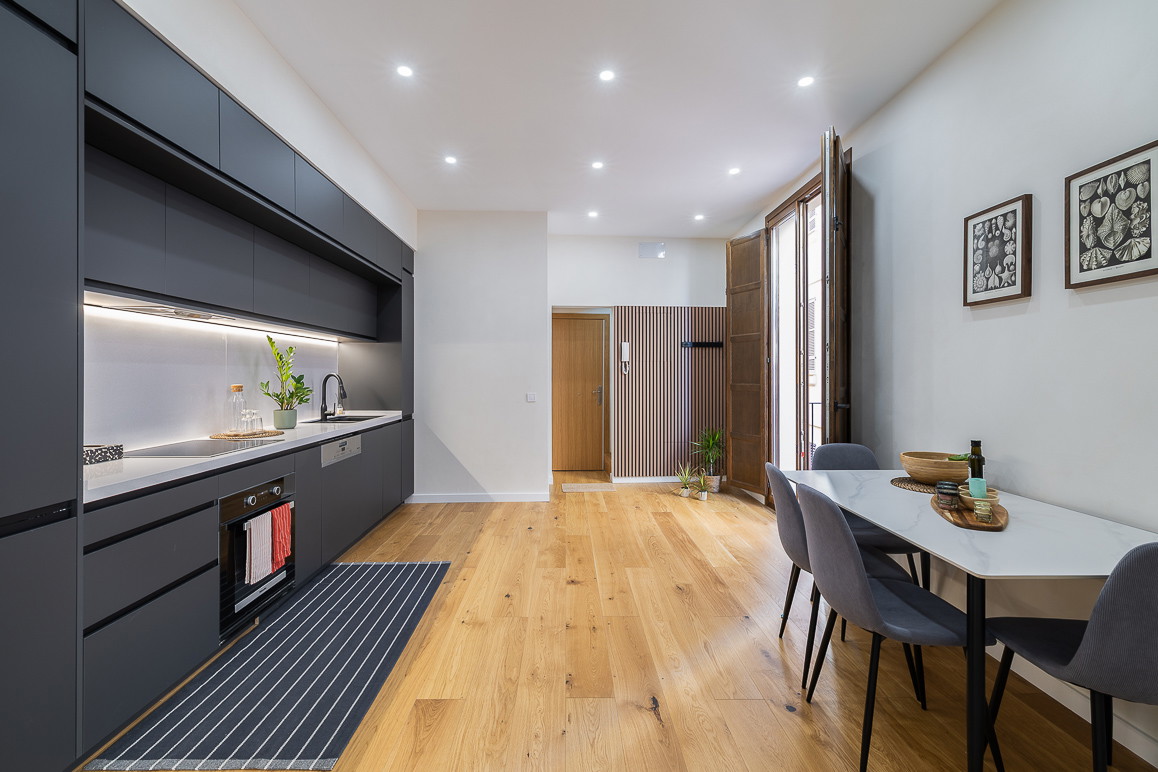 Duplex penthouse with separate guest apartment in a pedestrian zone-6