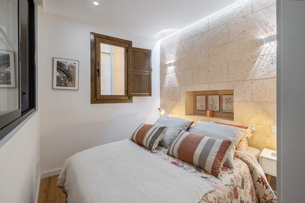 Duplex penthouse with separate guest apartment in a pedestrian zone-17