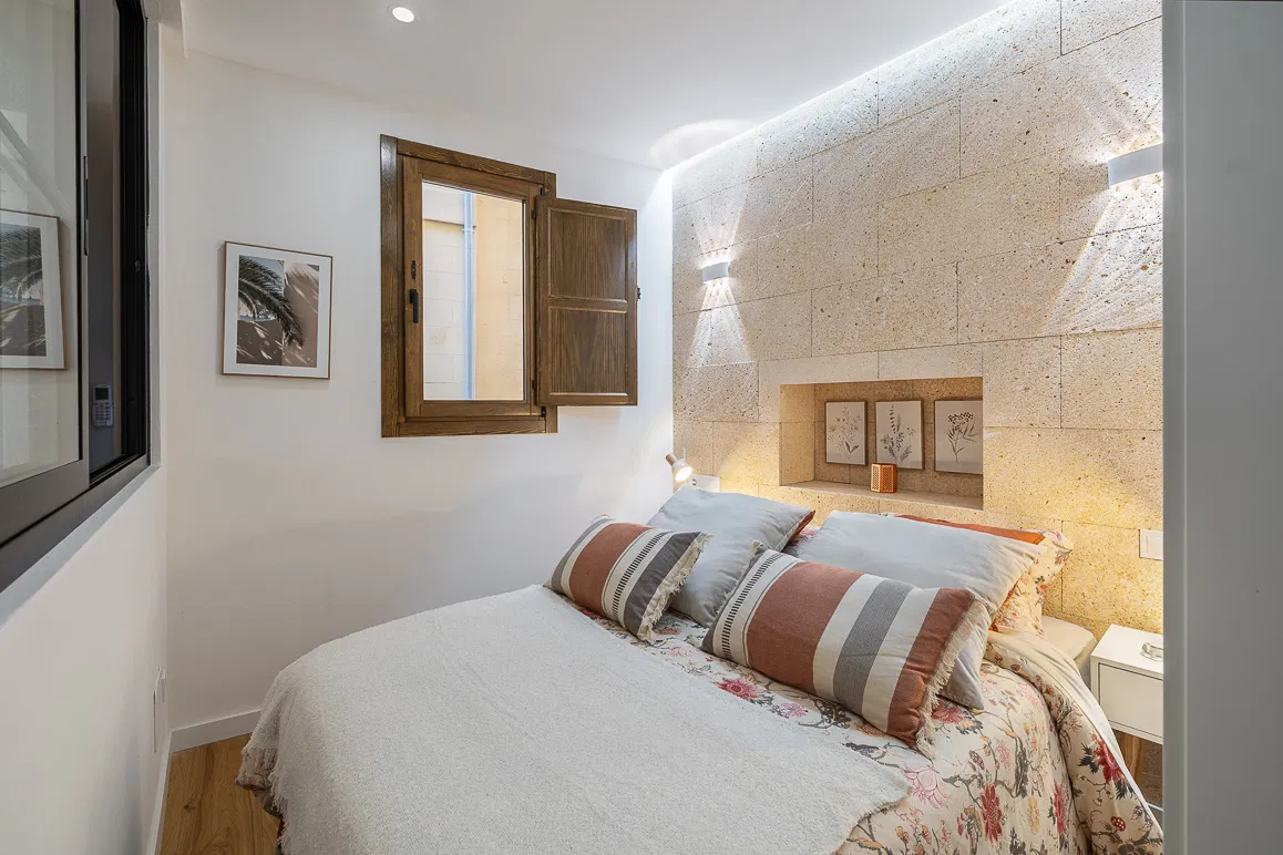 Duplex penthouse with separate guest apartment in a pedestrian zone-17