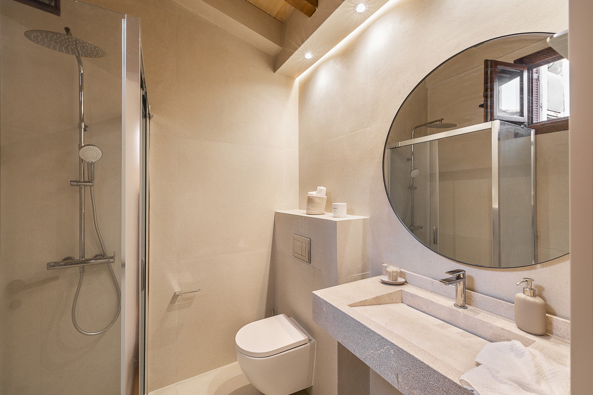 Duplex penthouse with separate guest apartment in a pedestrian zone-14