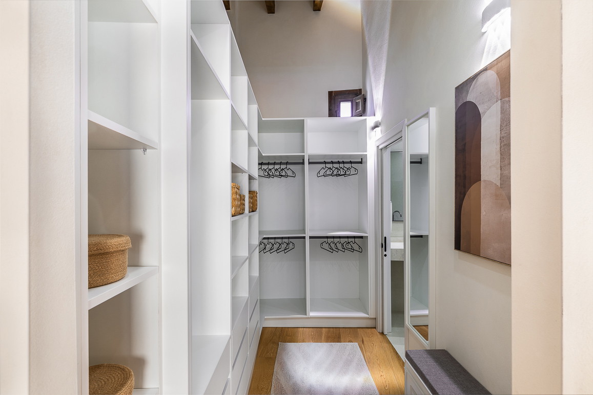 Duplex penthouse with separate guest apartment in a pedestrian zone-11