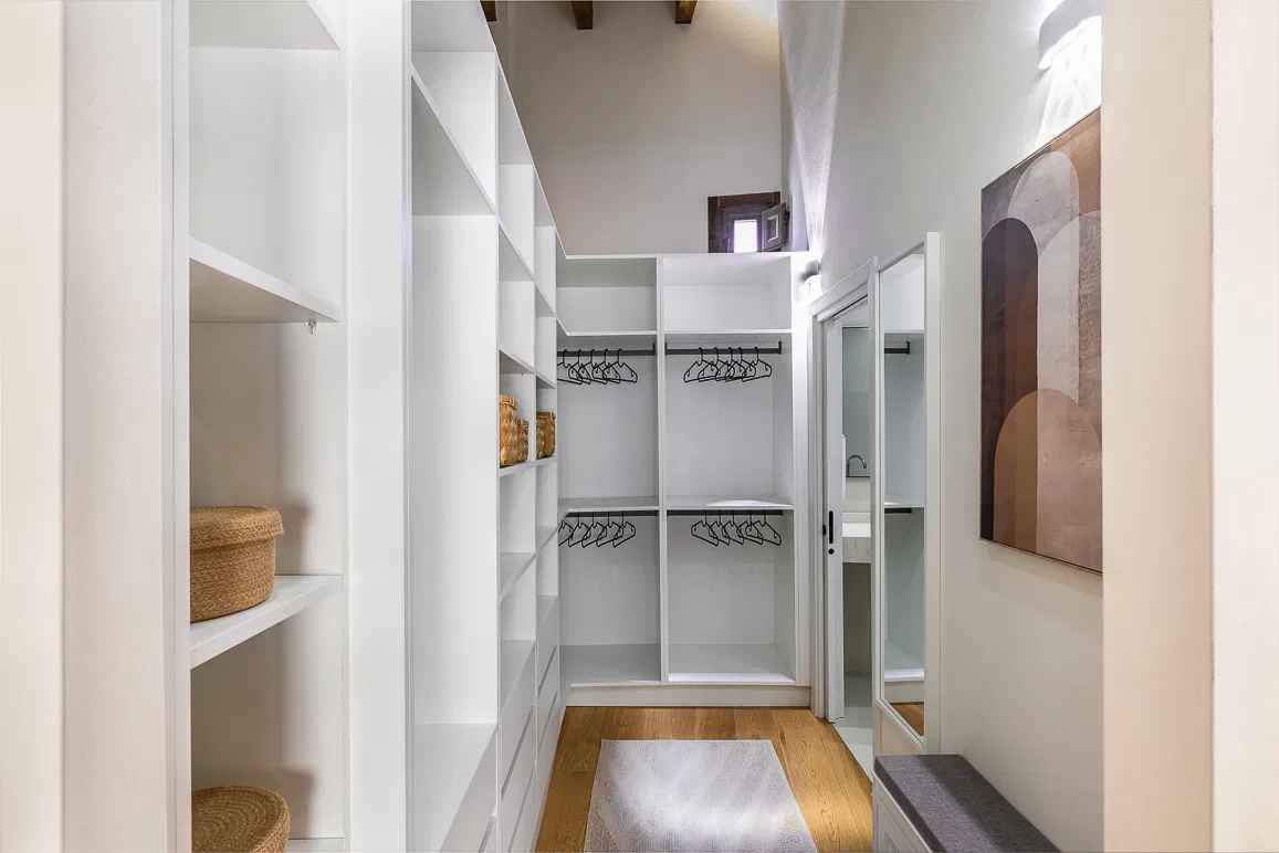 Duplex penthouse with separate guest apartment in a pedestrian zone-11