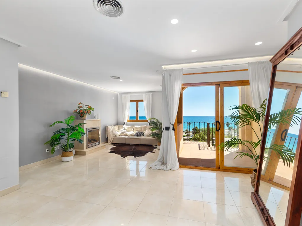 Duplex penthouse with sea view terraces-3