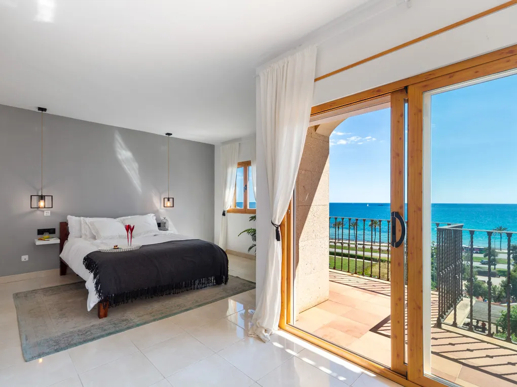 Duplex penthouse with sea view terraces-9