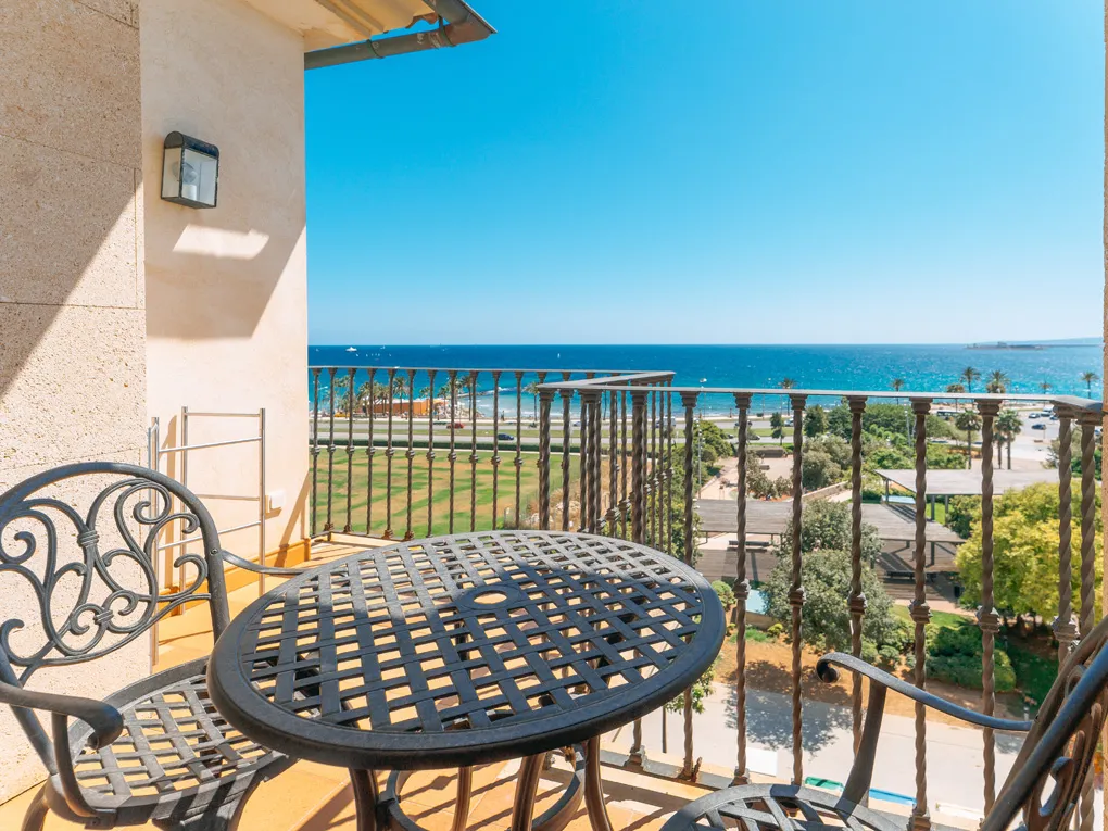 Duplex penthouse with sea view terraces-1