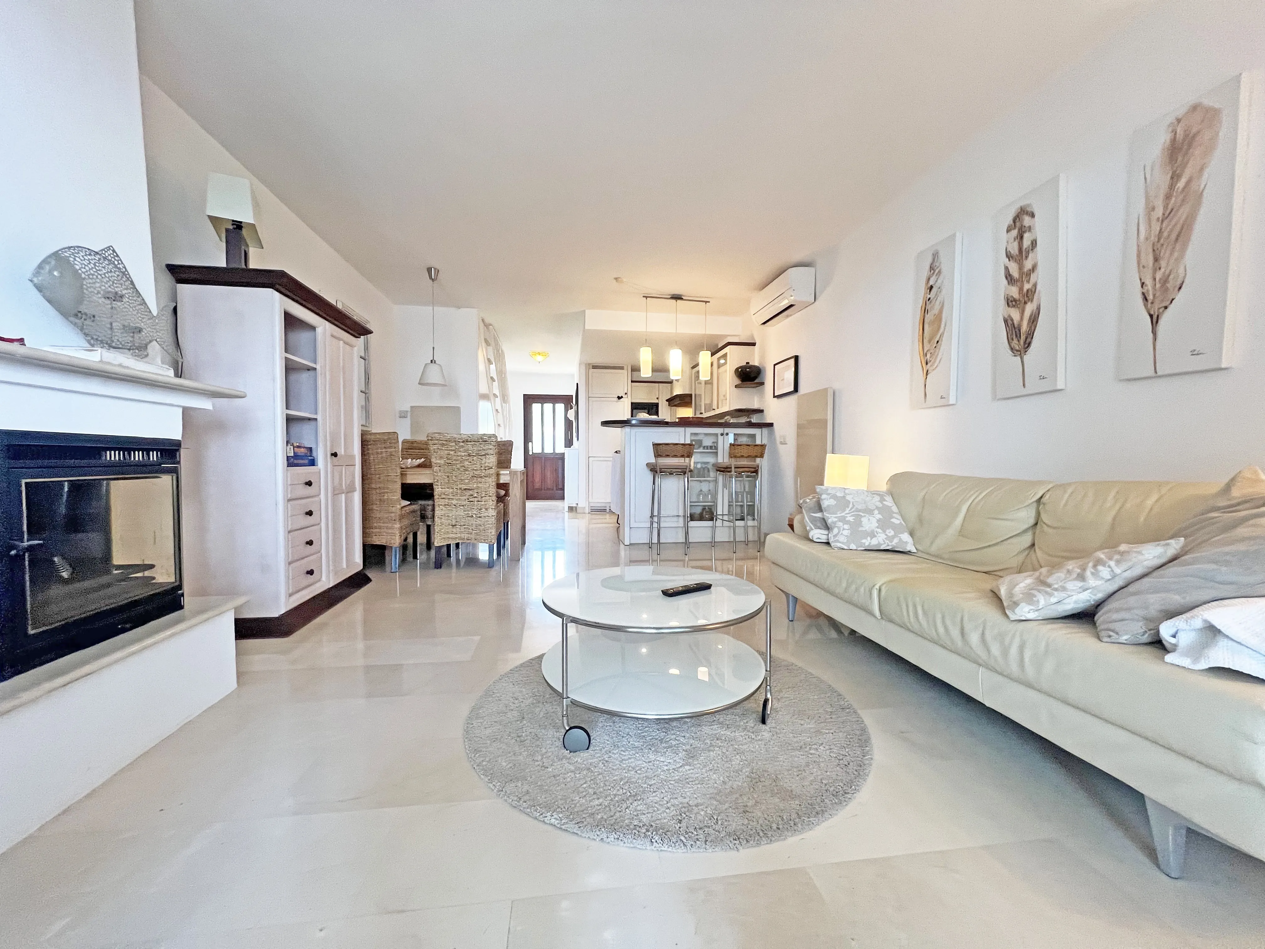 Pequeño chalet adosado con vistas al mar en Tolleric-3