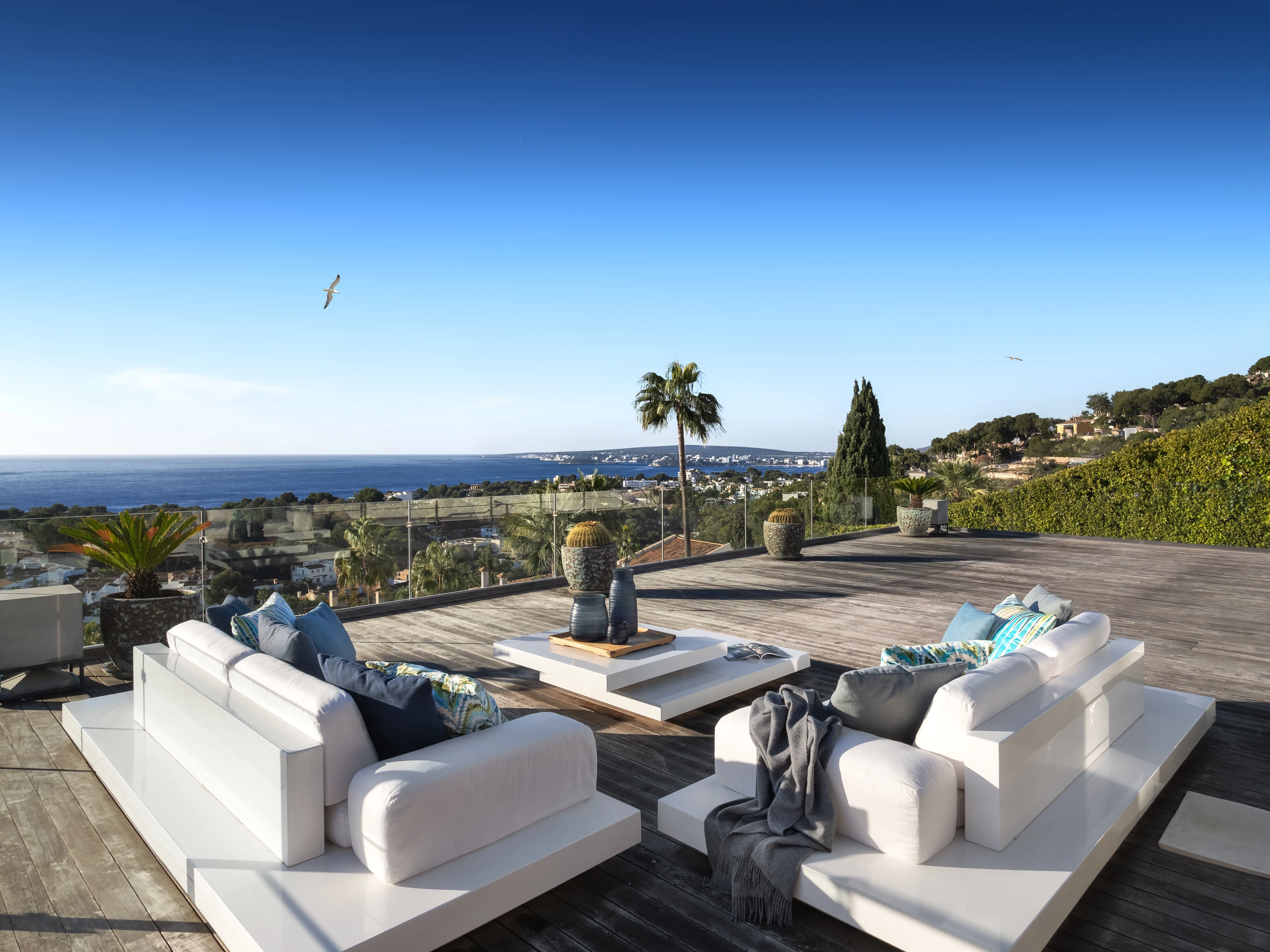 Modern and spacious villa with breathtaking sea views in Anchorage Hill-3