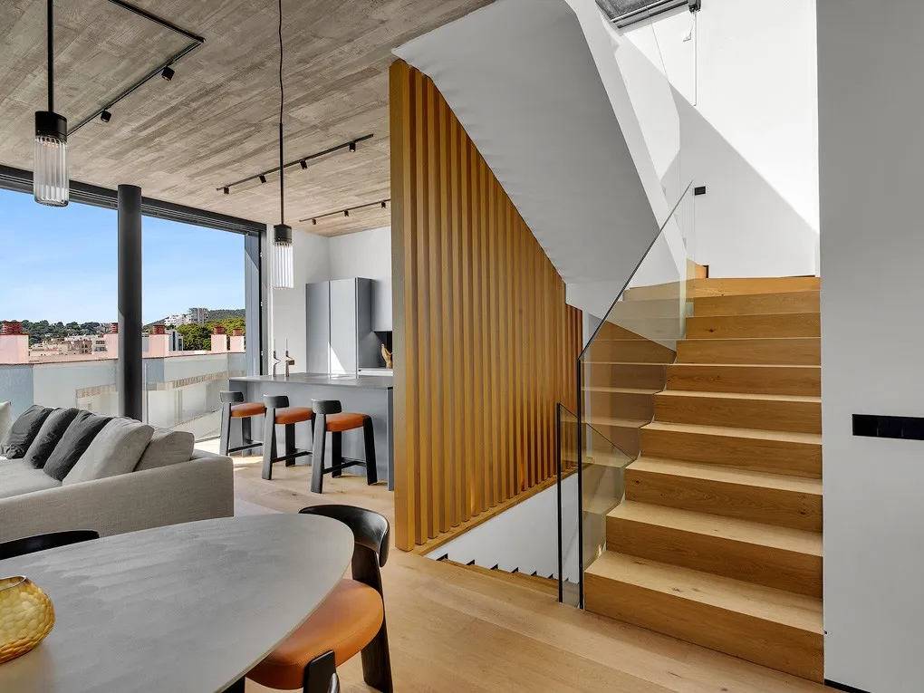 Wysokiej jakości nowo wybudowany penthouse z fantastycznym widokiem na morze i prywatnym tarasem na dachu z basenem-12