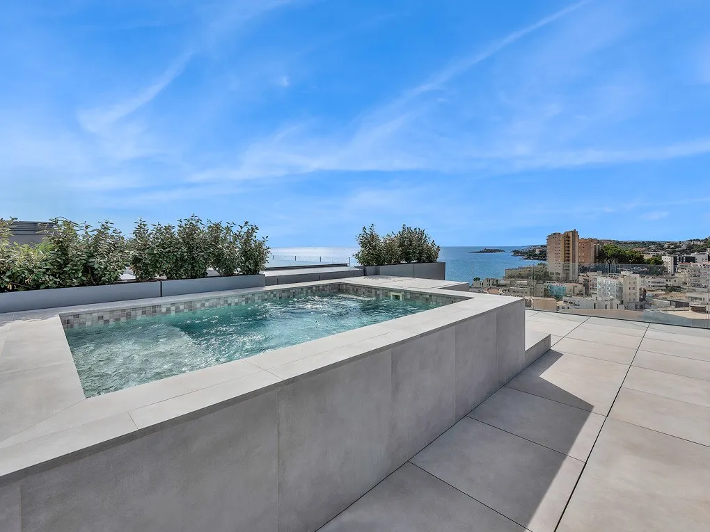 Wysokiej jakości nowo wybudowany penthouse z fantastycznym widokiem na morze i prywatnym tarasem na dachu z basenem-20