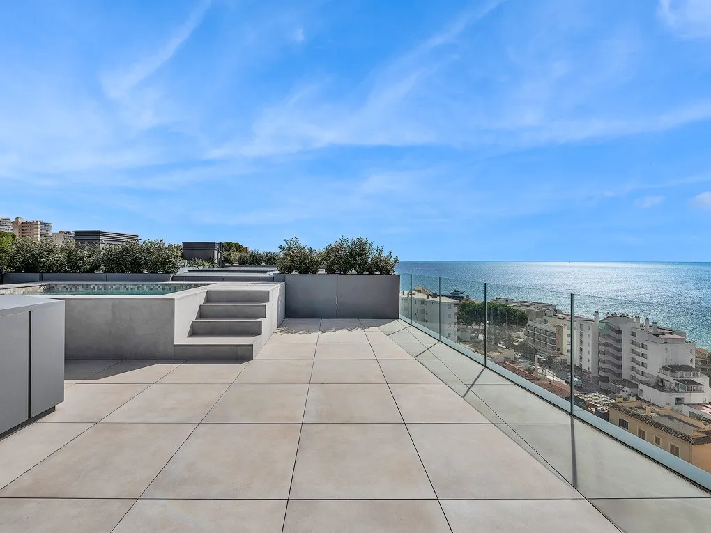 Wysokiej jakości nowo wybudowany penthouse z fantastycznym widokiem na morze i prywatnym tarasem na dachu z basenem-22