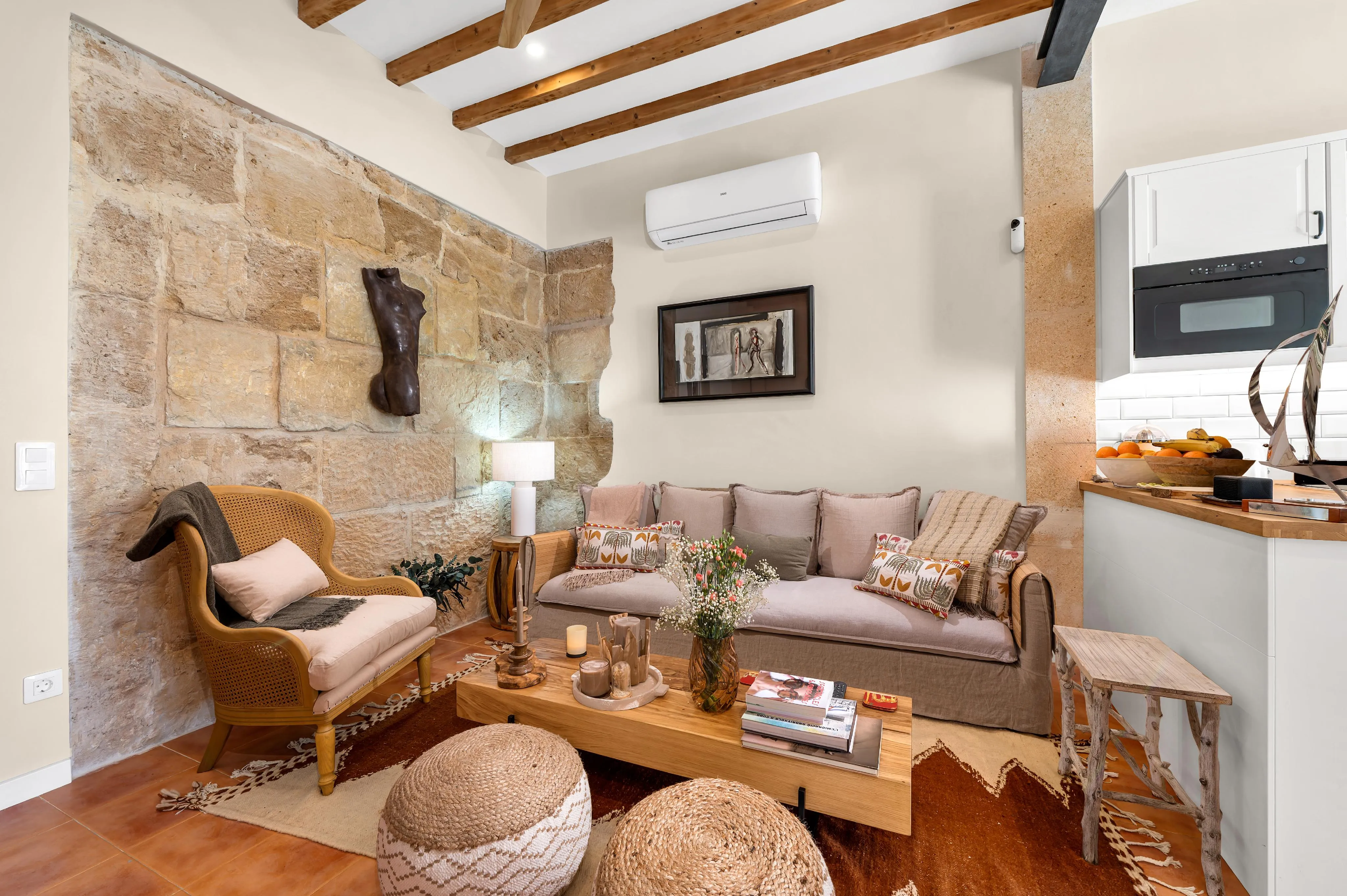 Charming renovated flat with private terrace-5