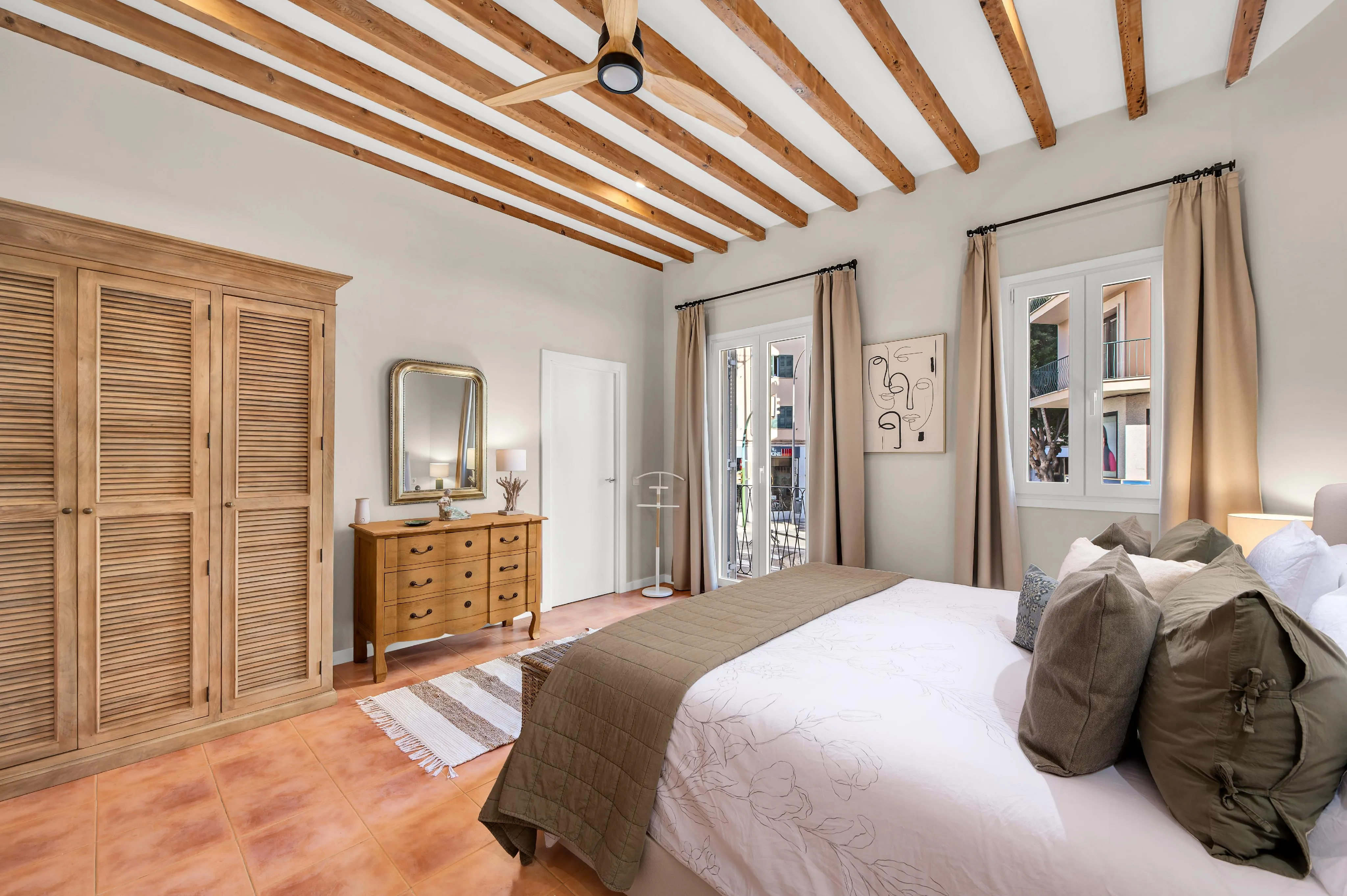 Charming renovated flat with private terrace-6