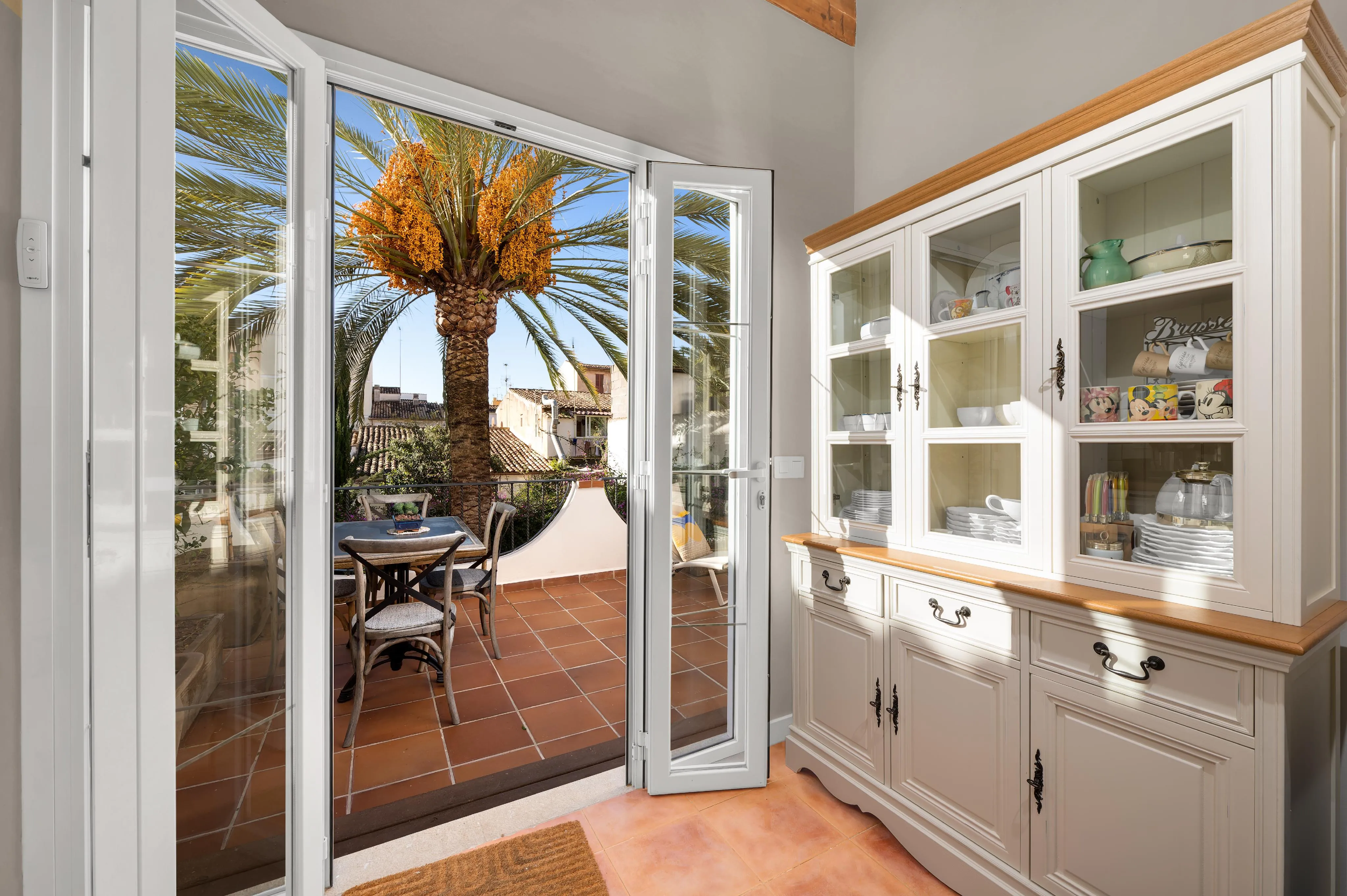 Charming renovated flat with private terrace-8