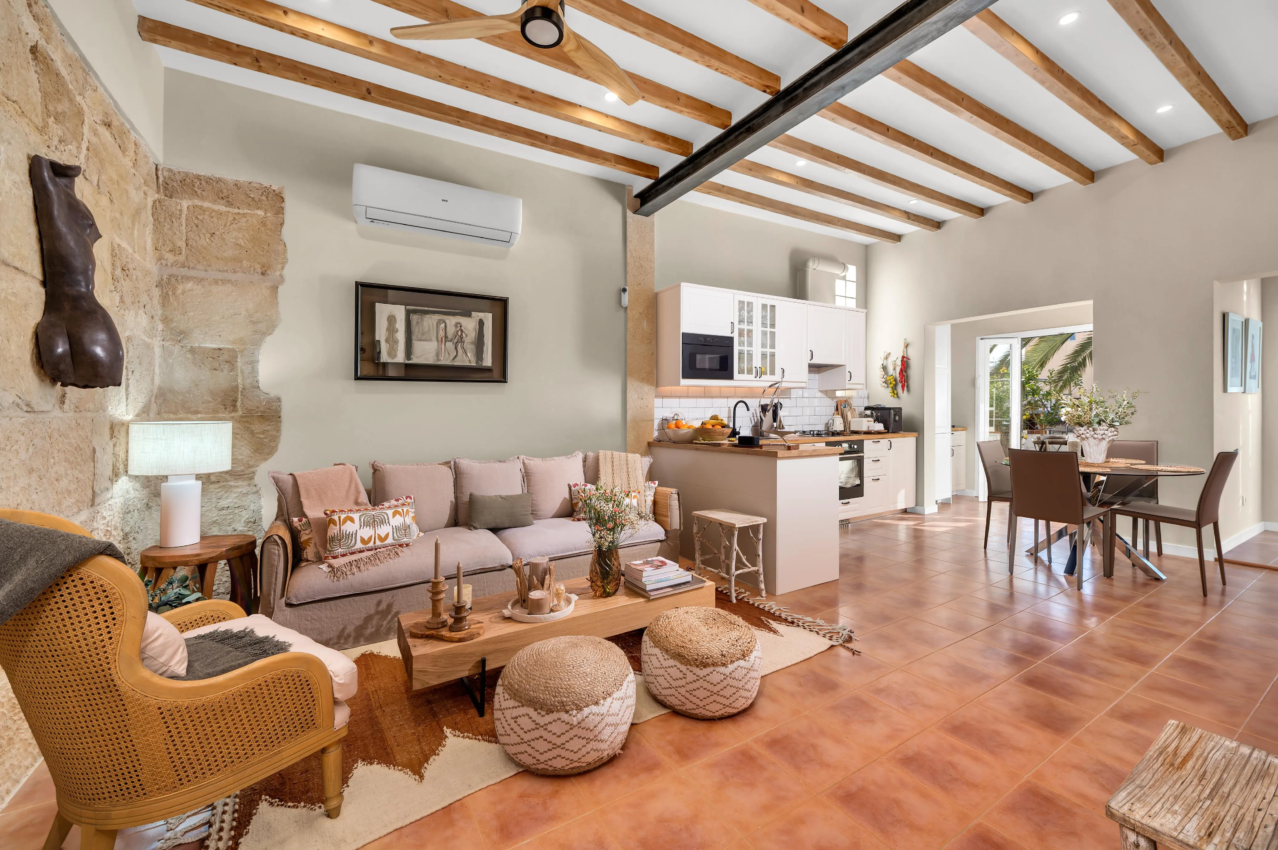 Charming renovated flat with private terrace-4