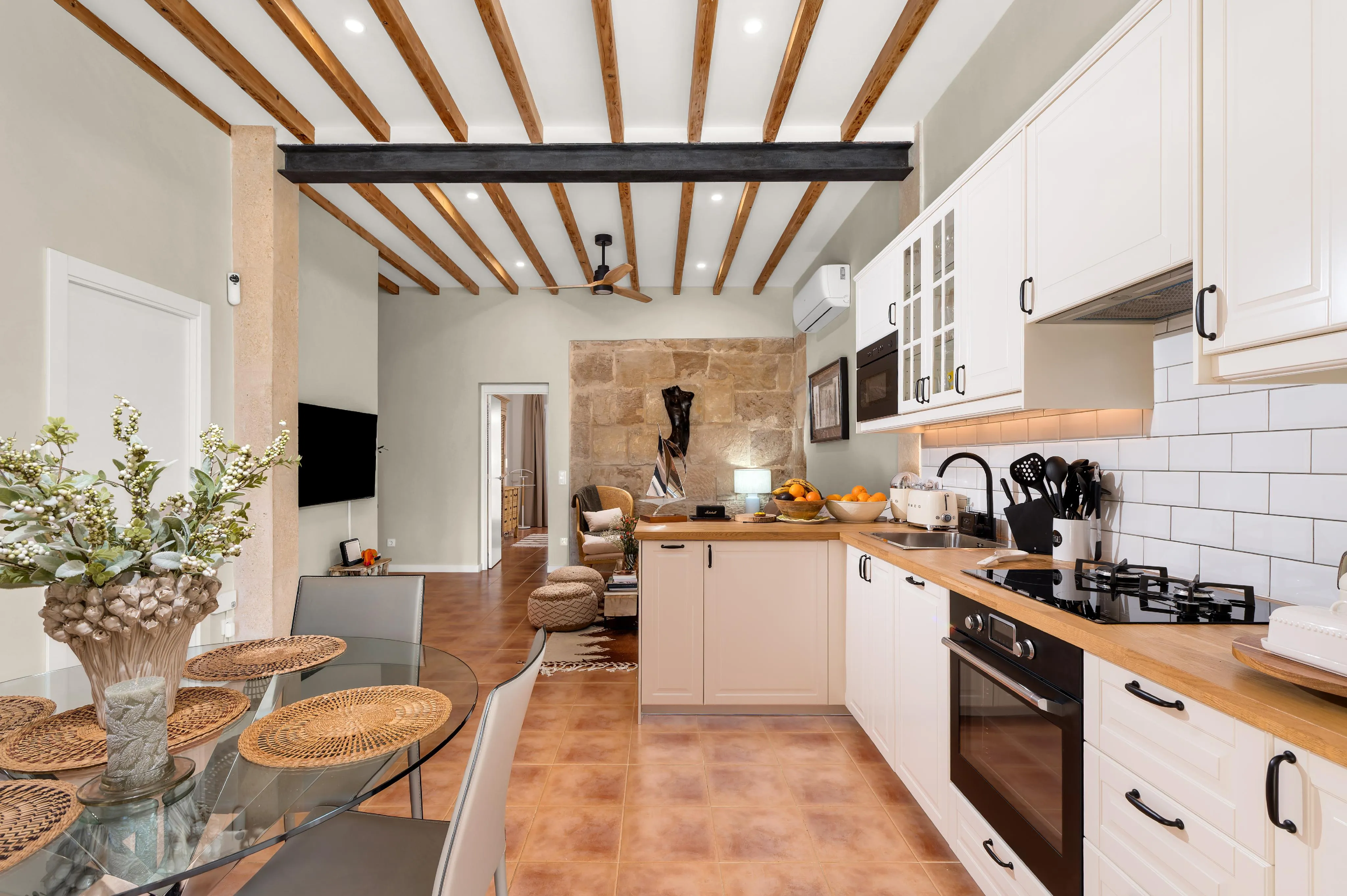 Charming renovated flat with private terrace-3