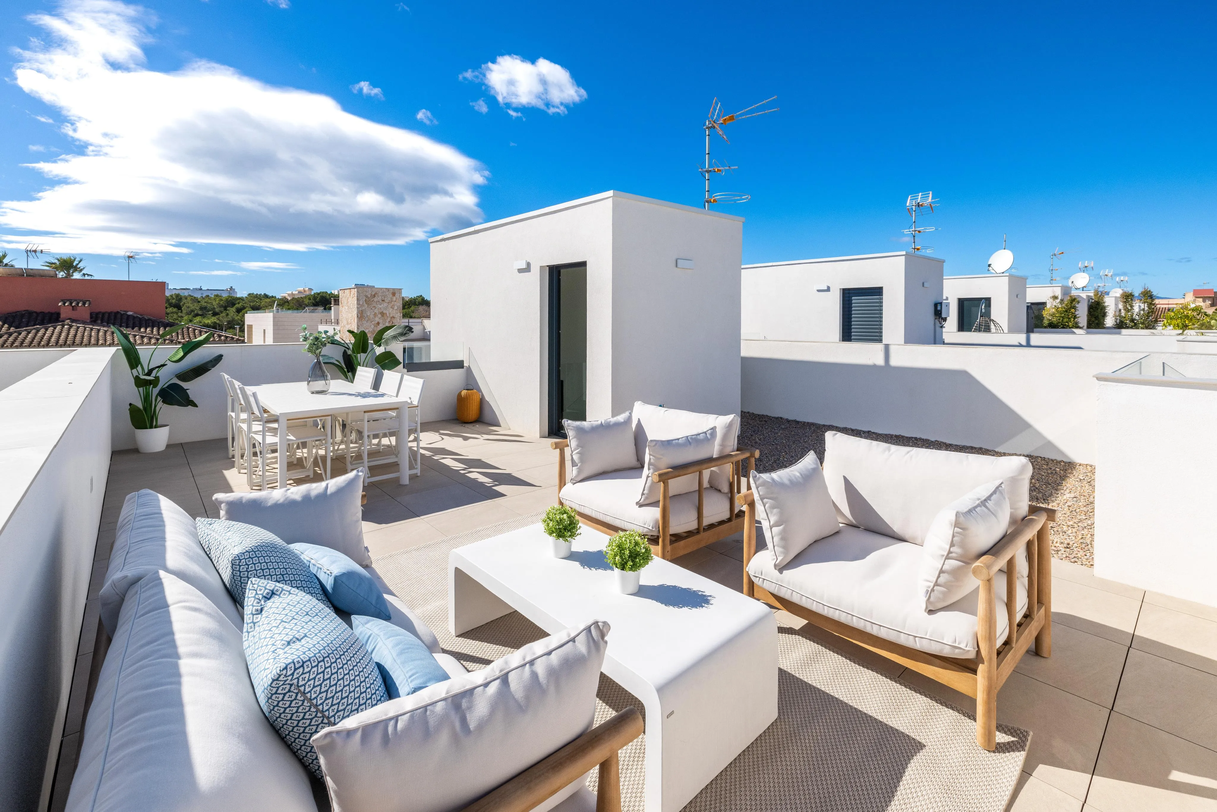 Nyt moderne hus med pool-2