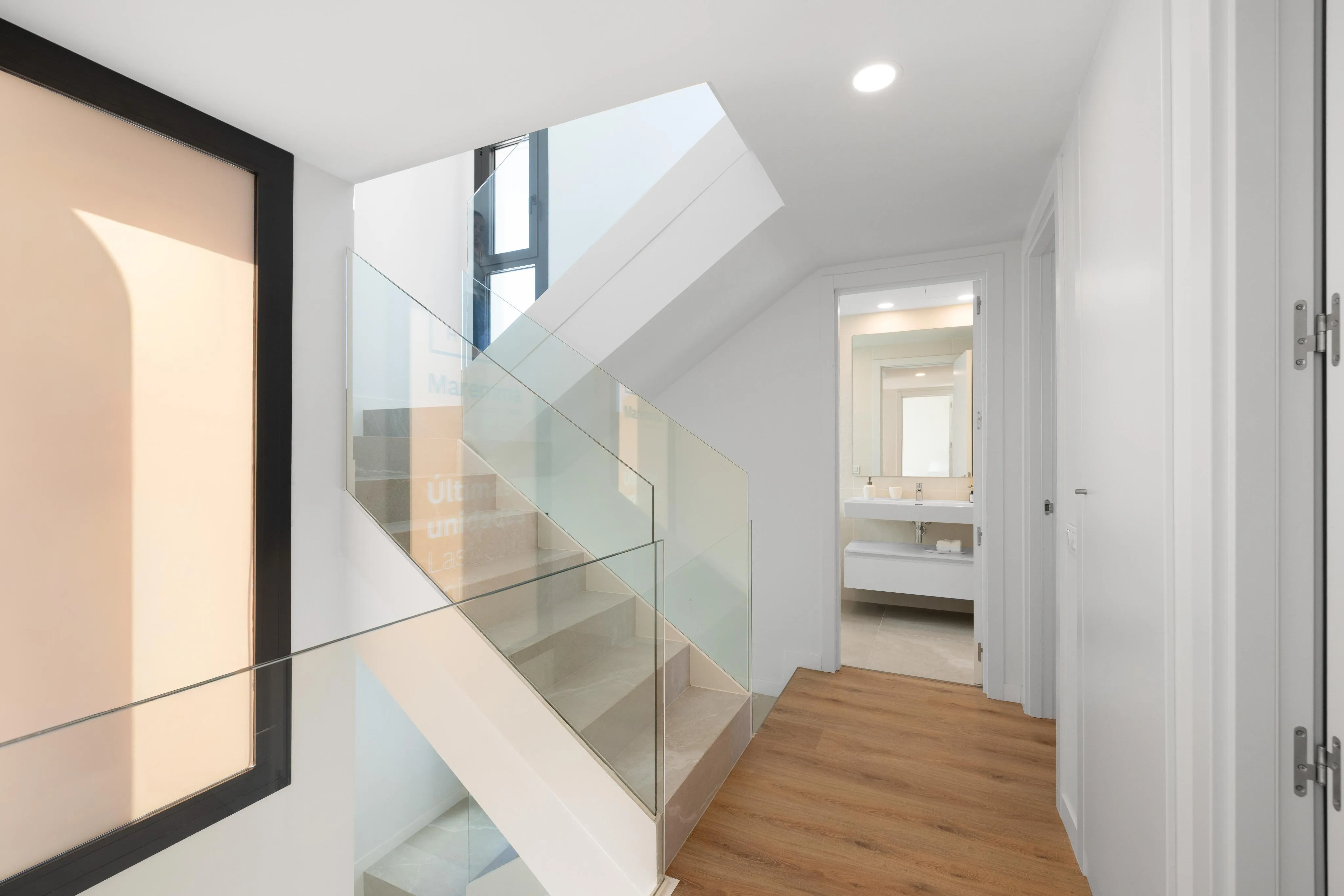 Nyt moderne hus med pool-11