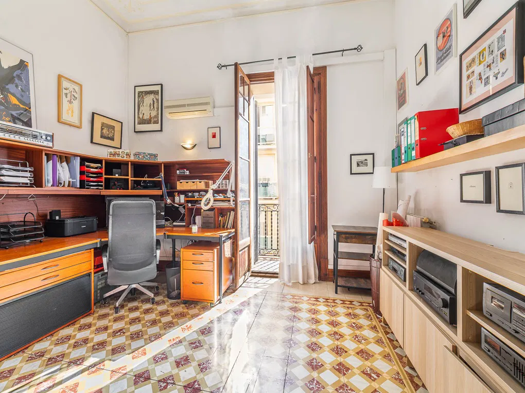 Appartamento con ascensore e grande potenziale nel centro città-8
