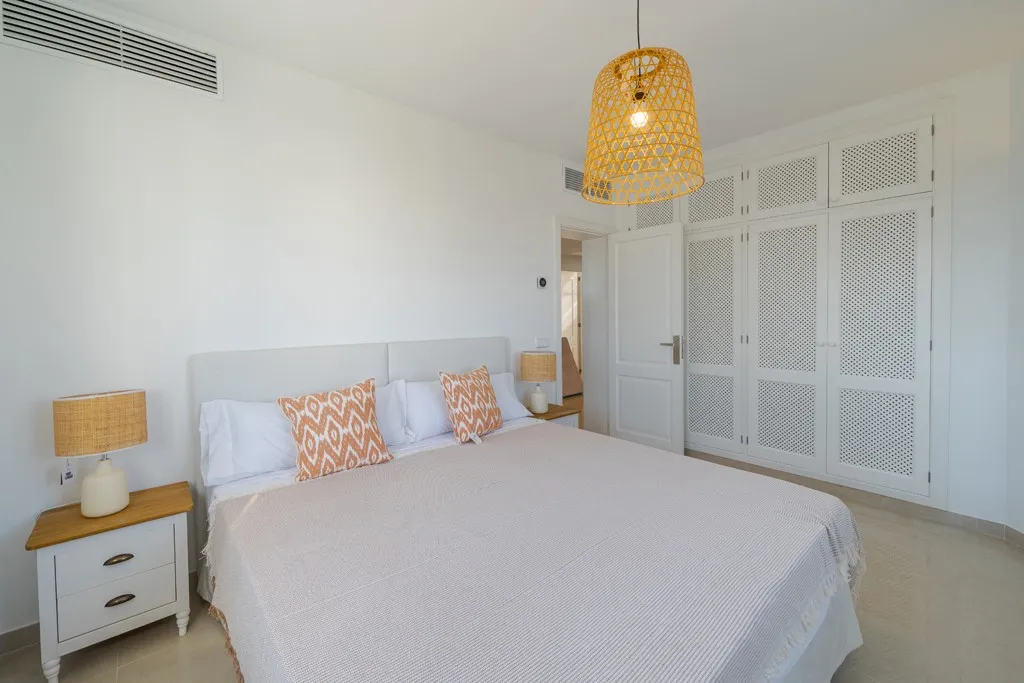 Exklusiv villa med pool nära stranden-12