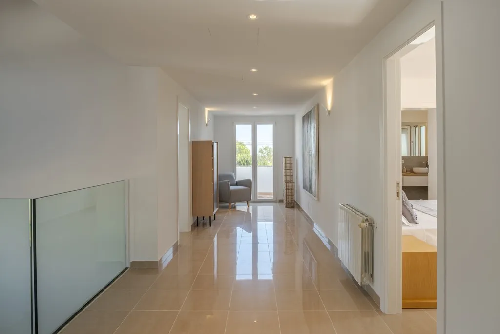 Exklusiv villa med pool nära stranden-11