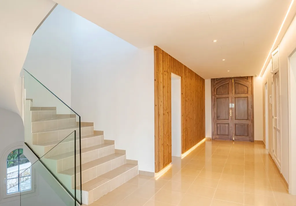 Eksklusiv villa med pool tæt på stranden-10