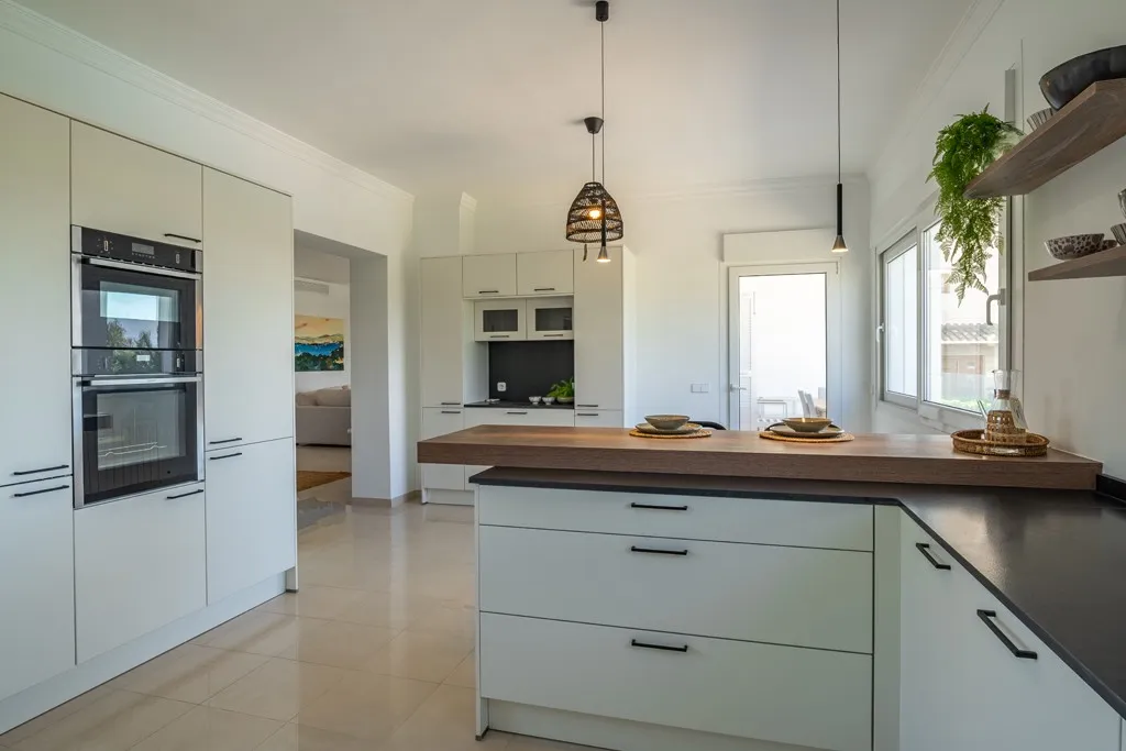 Eksklusiv villa med pool tæt på stranden-9