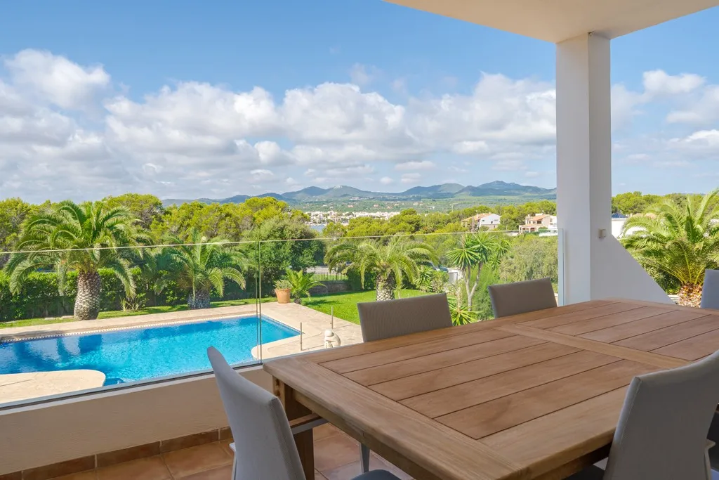 Eksklusiv villa med pool tæt på stranden-2