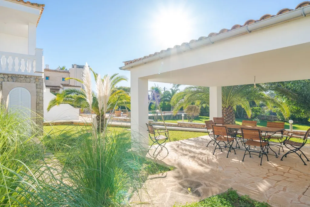 Eksklusiv villa med pool tæt på stranden-5