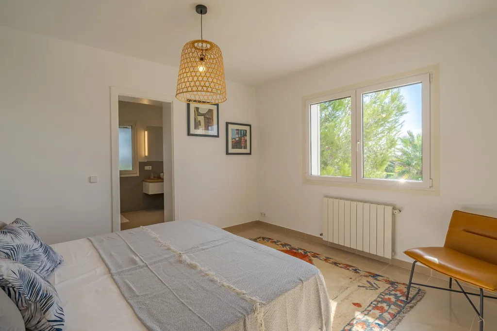 Exklusiv villa med pool nära stranden-15