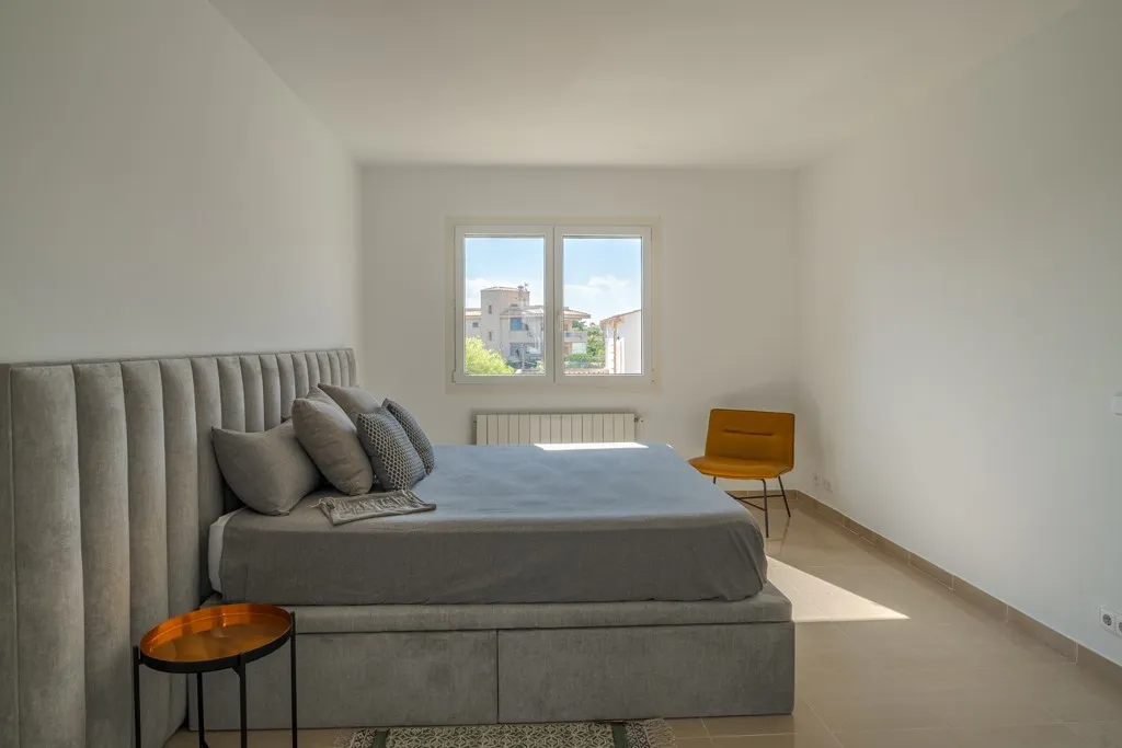 Eksklusiv villa med pool tæt på stranden-16