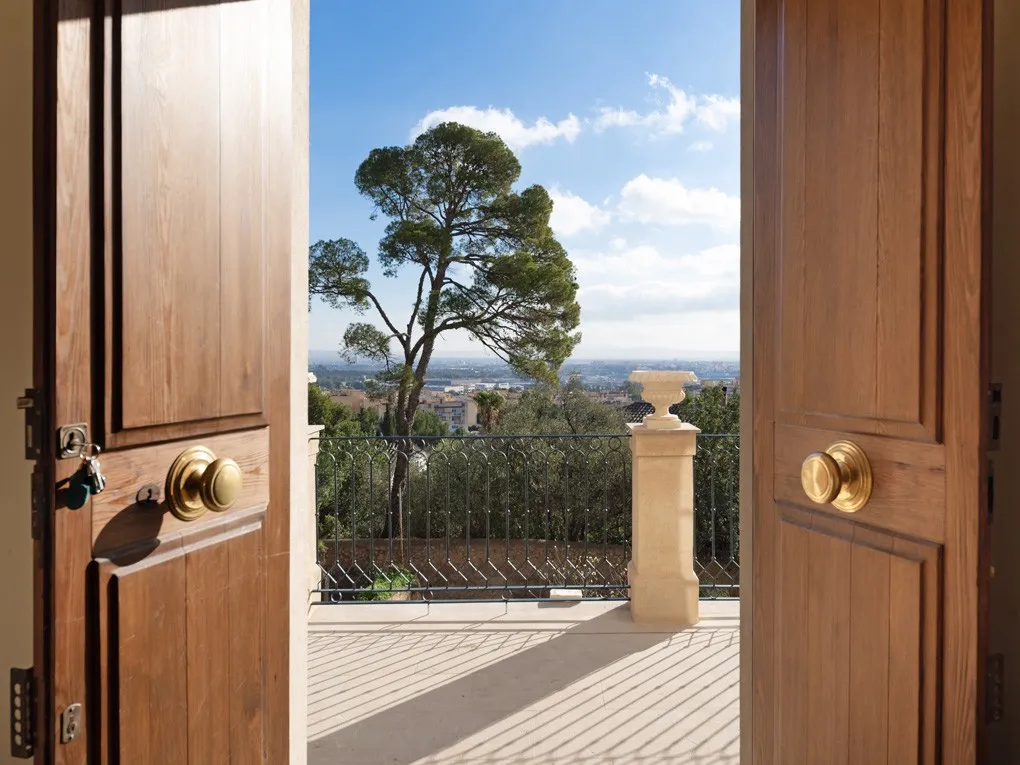 Charming Mediterranean villa with views of Palma and the sea-3