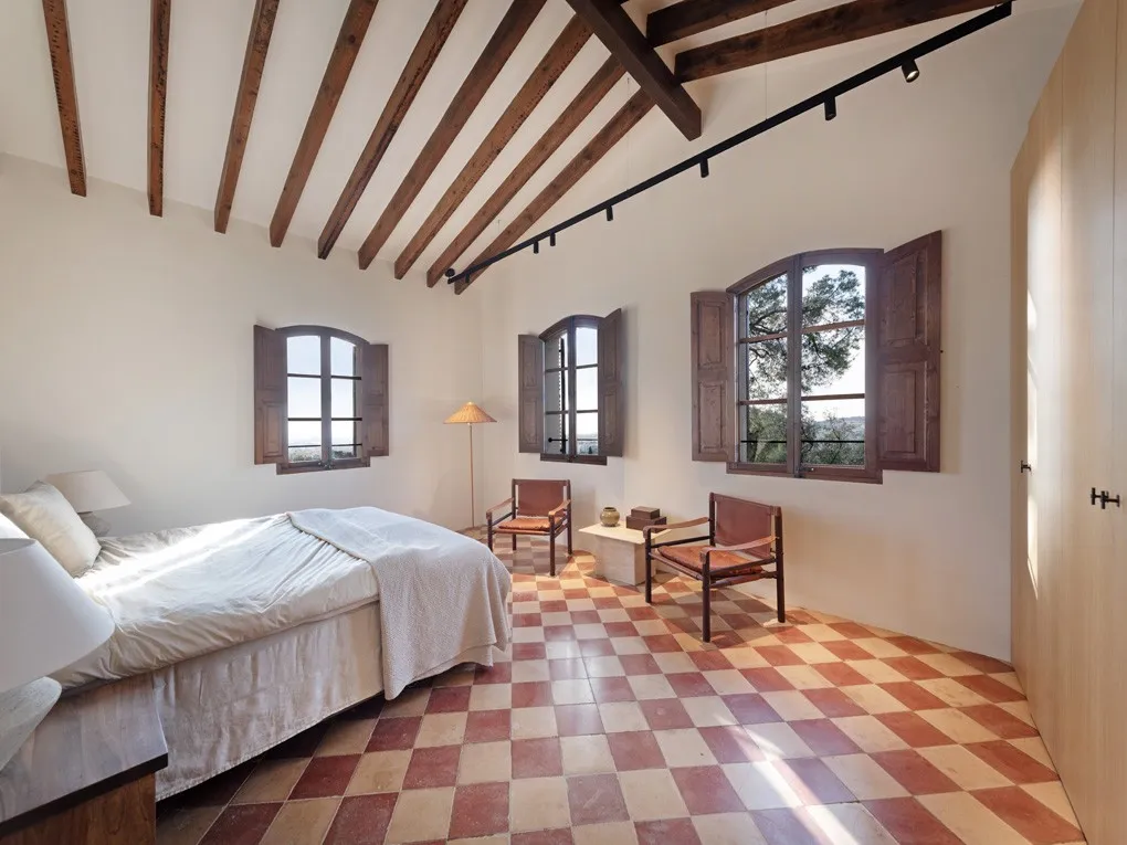 Charming Mediterranean villa with views of Palma and the sea-12