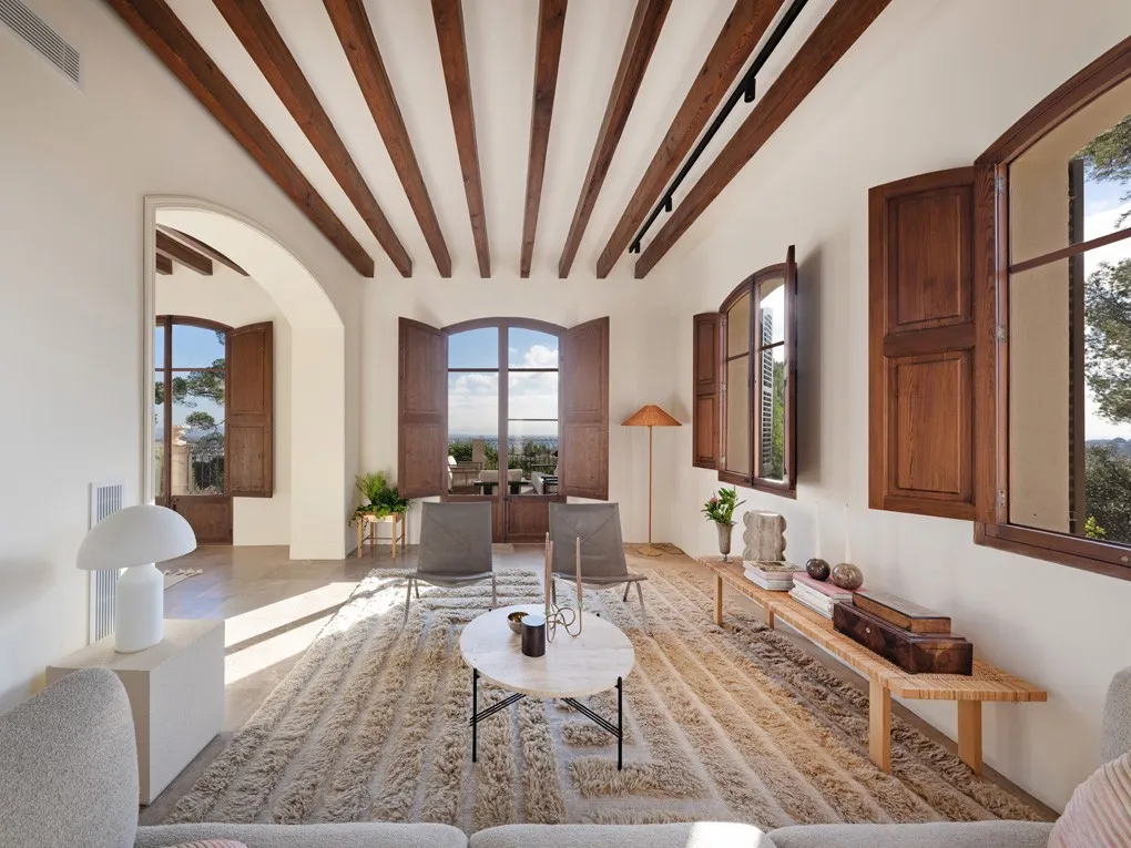 Charming Mediterranean villa with views of Palma and the sea-4