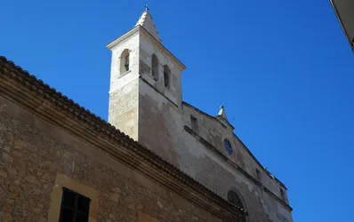 Ampi locali sulla via principale di Manacor