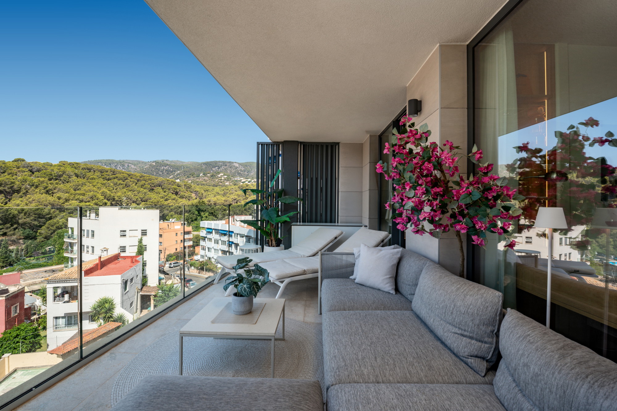 Elegant New-Build Sea-View Apartment with Exclusive Amenities in Cala Major-3