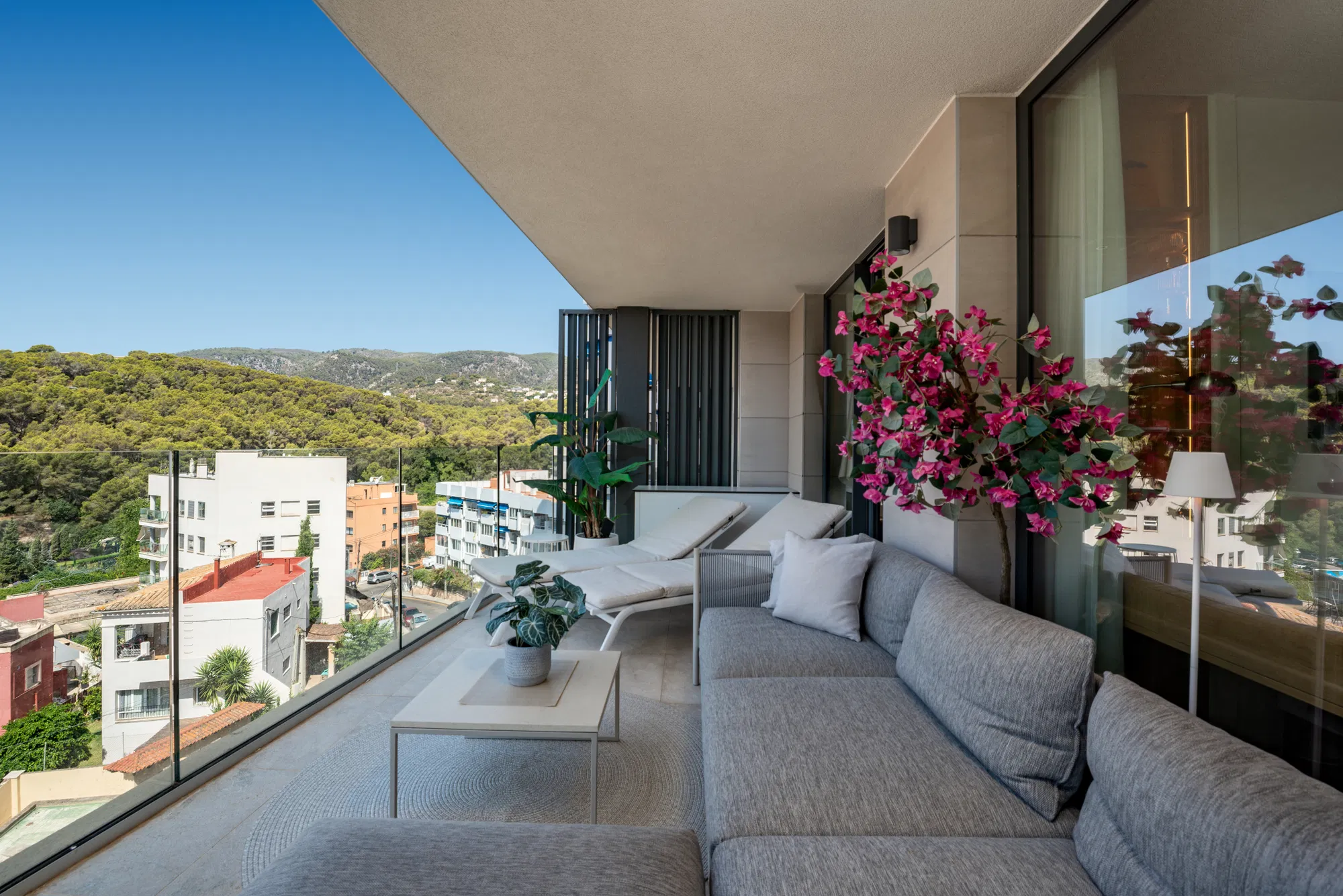 Elegant New-Build Sea-View Apartment with Exclusive Amenities in Cala Major-3