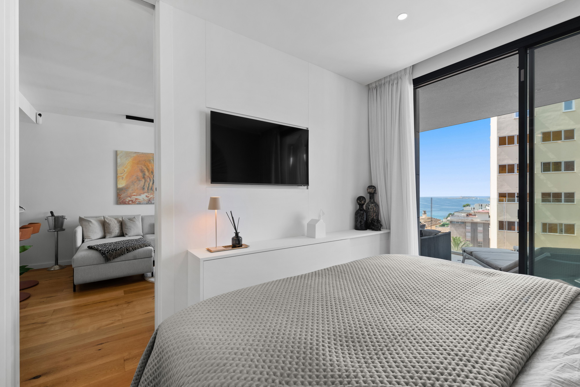 Elegant New-Build Sea-View Apartment with Exclusive Amenities in Cala Major-13