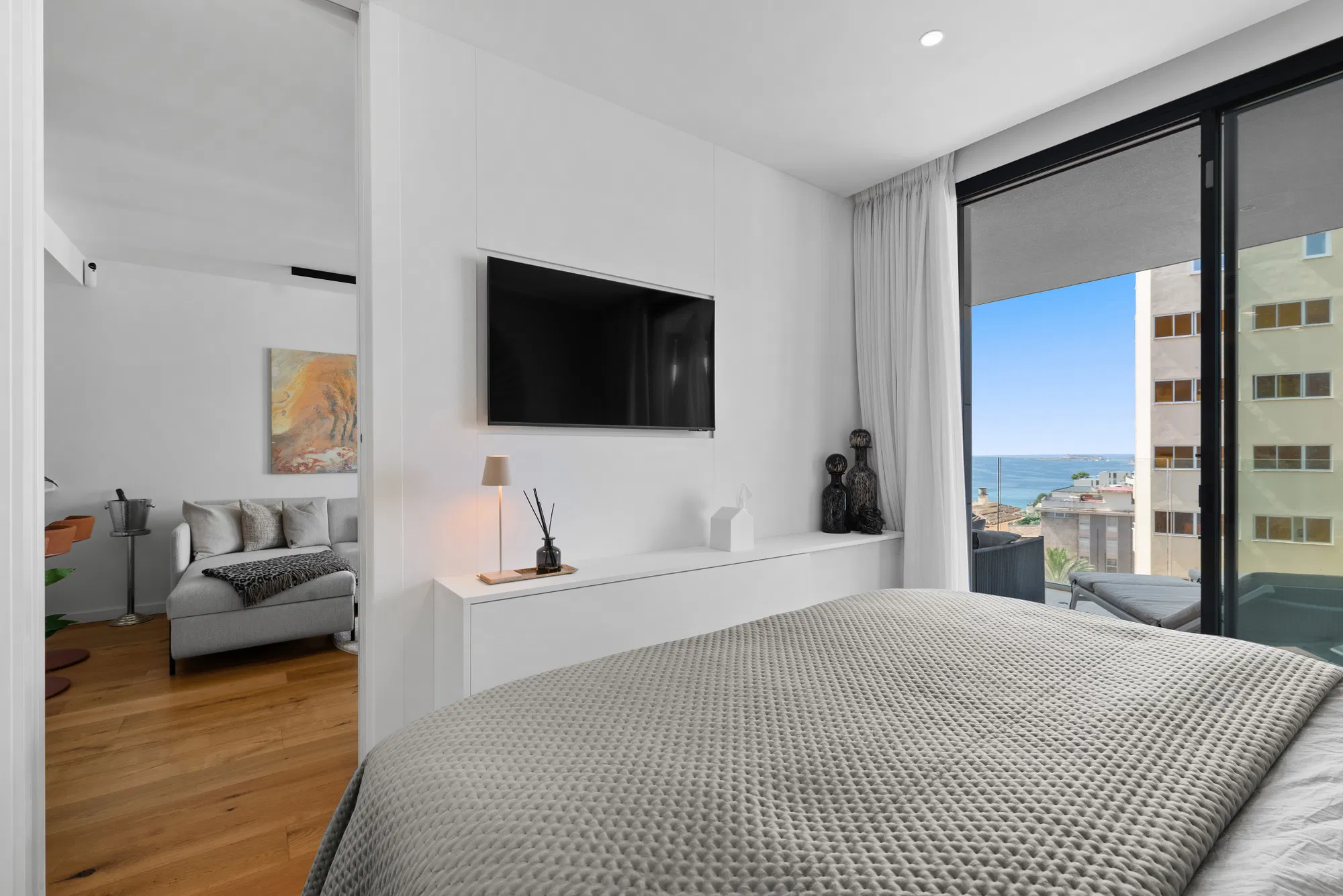 Elegant New-Build Sea-View Apartment with Exclusive Amenities in Cala Major-13
